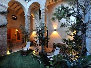 Hotel V