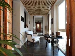 Hotel V