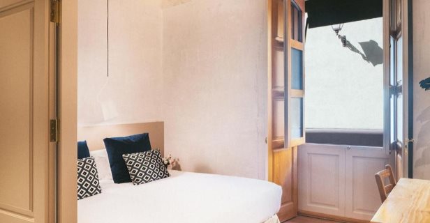 Hotel Veintiuno Emblematic