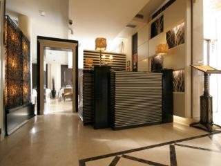 Hotel Versus