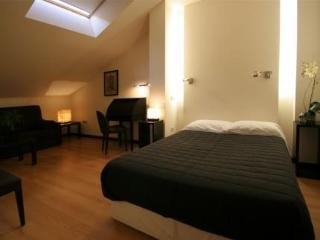 Hotel Versus