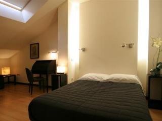 Hotel Versus