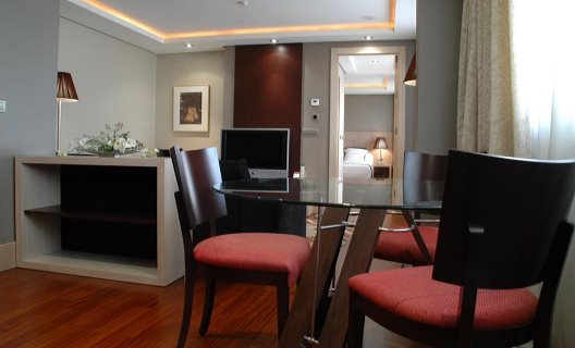 Hotel Washington Parquesol Suites