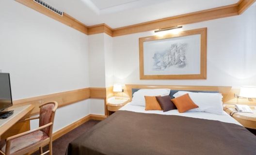 Hotel White