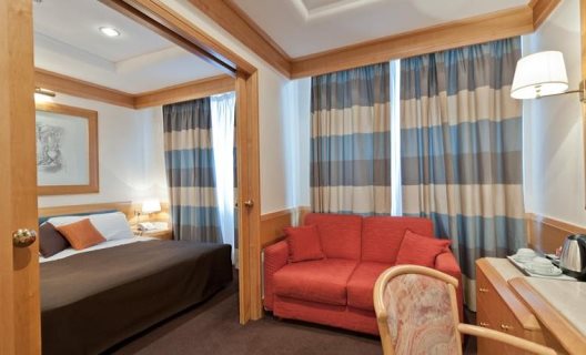 Hotel White