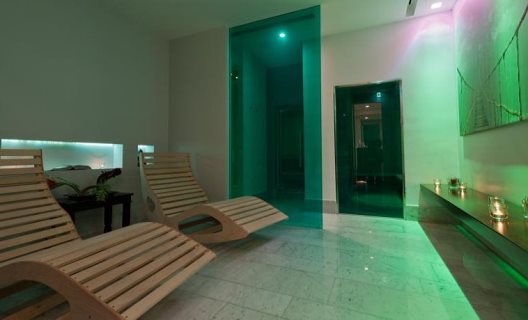 Hotel White