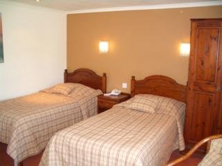 Hotel Whoop Hall