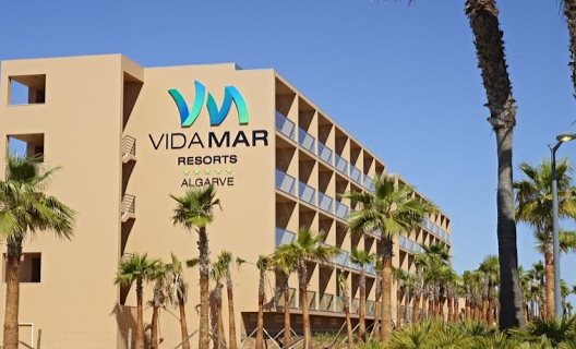 Hotel Wine And Books By The Sea Algarve Resort