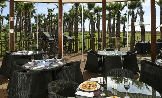 Hotel Wine And Books By The Sea Algarve Resort