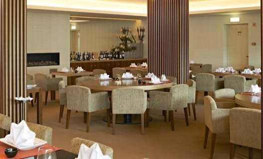 Hotel Wine And Books By The Sea Algarve Resort