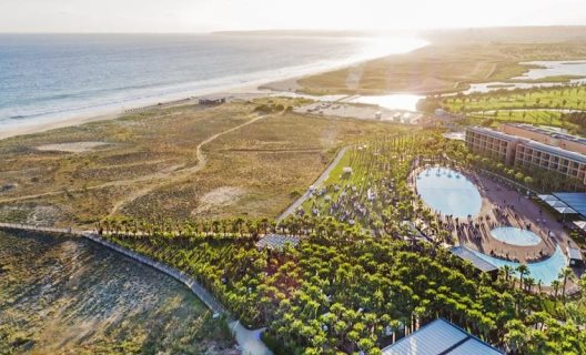 Hotel Wine And Books By The Sea Algarve Resort