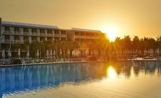 Hotel Wine And Books By The Sea Algarve Resort