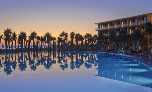 Hotel Wine And Books By The Sea Algarve Resort