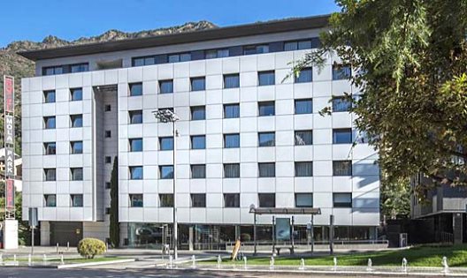 Hotel Yomo Mola Park