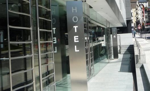 Hotel Yomo Mola Park