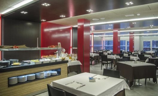 Hotel Yomo Mola Park
