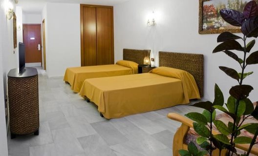 Las Piramides Resort