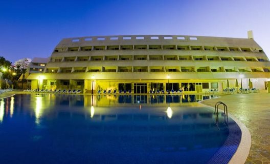 Las Piramides Resort