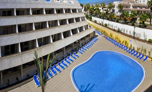 Las Piramides Resort