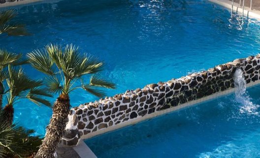 Las Piramides Resort