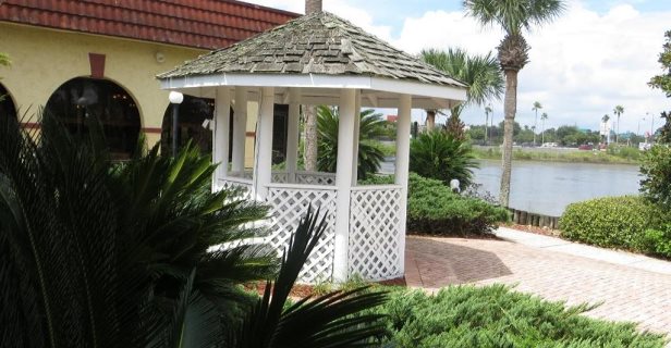 Maingate Lakeside Resort