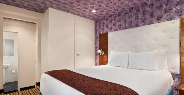 Night Hotel Broadway