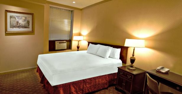 Night Hotel Broadway