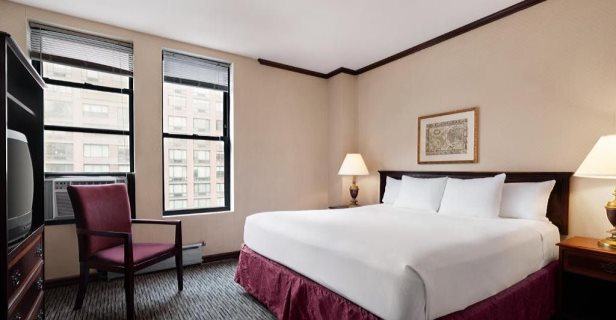 Night Hotel Broadway