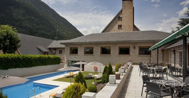 Parador De Artíes