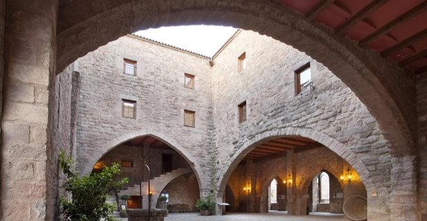 Parador De Cardona