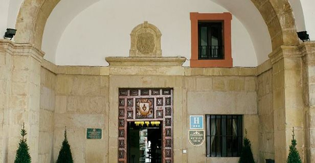 Parador De Santo Domingo Bernardo De Fresneda