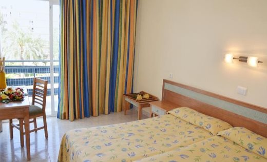 Ruleta Hoteles 4* Azuline Bahia San Antonio