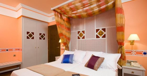 Suites Gran Via 44