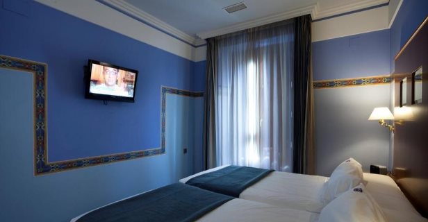 Suites Gran Via 44